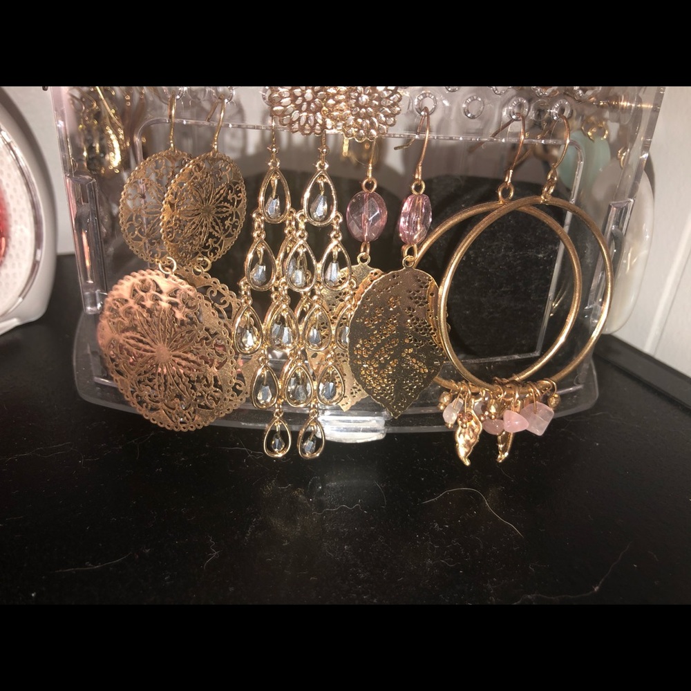4 pairs of earrings!